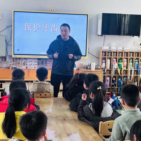 家长进课堂：护牙知识伴成长