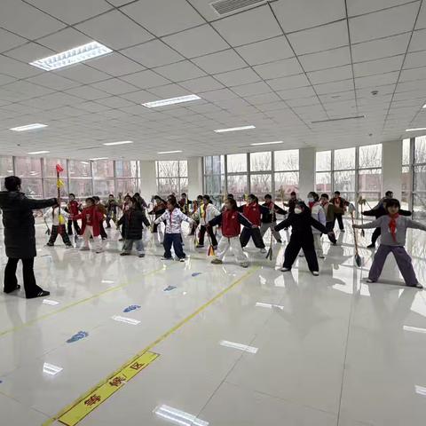 当非遗遇见青春校园  ‍   ——记市中区人民路小学一场与花棍共舞的璀璨邂逅 ‍ ‍