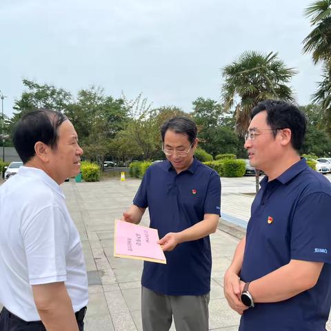 市总工会领导在泰富西玛电机公司送清凉