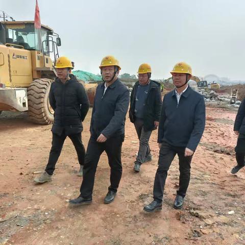 公司党委委员、副总经理吕文，工程部部长白晓伟一行莅临广州路东延项目检查指导工作