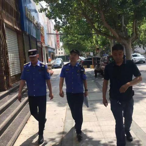 【章丘城管】明水执法中队开展夏季户外广告安全排查整治行动