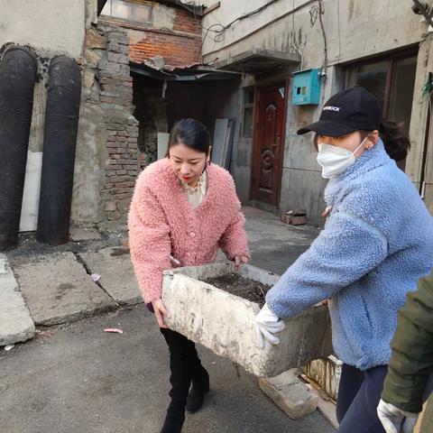 平山街道学院社区乱堆乱放清理行动