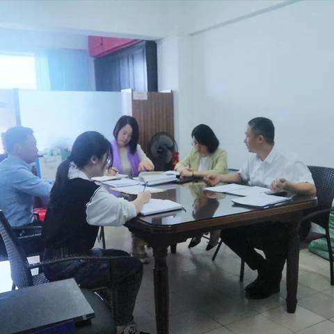 召开五一节前廉洁教育暨向黄欢同志学习先进典型教育会