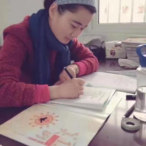 树身边典型  展榜样风采