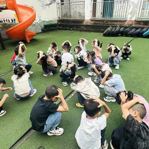 防震减灾 安全童行 ——曹家镇附设幼儿园地震演练