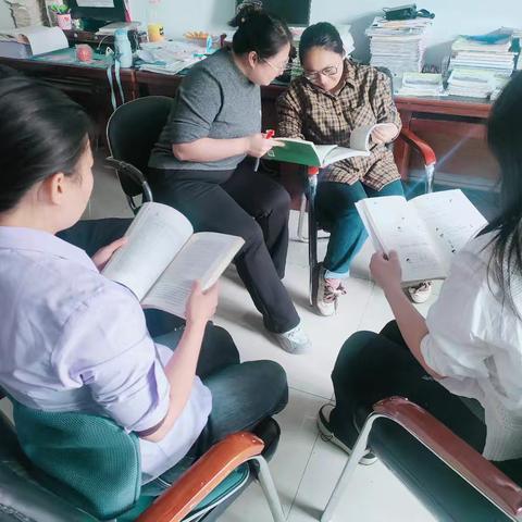 以书为媒，共赴数学教育的深度之约---三年级数学教师9月阅读活动纪实