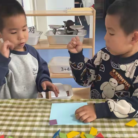图形拼拼乐——琉璃寺镇中心幼儿园大二班益智区观察记录