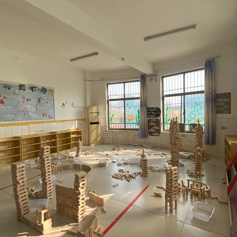 阿基米德搭楼记——琉璃寺镇中心幼儿园中一班积木区观察记录