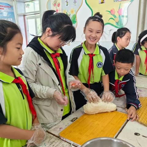 喜迎中秋佳节，巧手制作月饼—吉庆学校