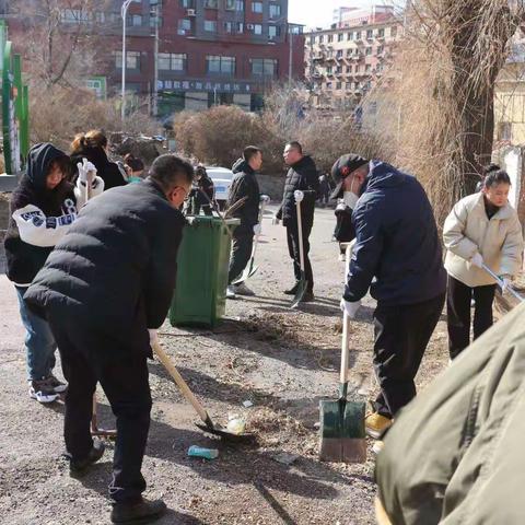 万新街道开展卫生环境集中整治活动