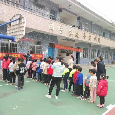 2023年春石氹小学防溺水师生宣誓签名大会