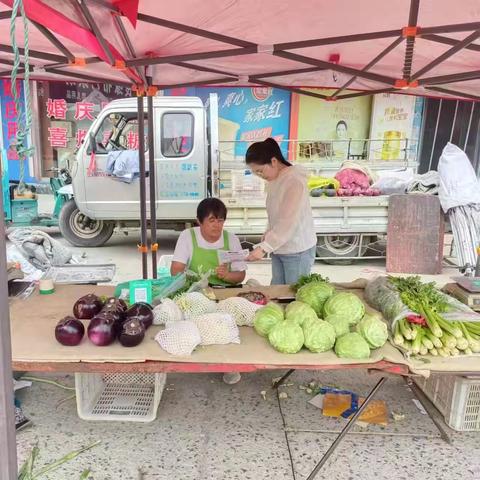 网格员开展宣传教育 劝导居民文明出行