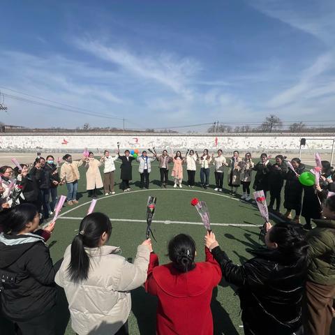 追梦新时代    巾帼绽芳华———庆祝第114个“三八”国际妇女节五头三中活动纪实