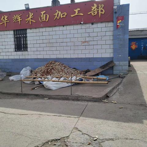 兴华街道绿林社区“石榴籽”志愿服务队联合扎兰屯热电厂开展环境卫生整治暨爱国卫生运动