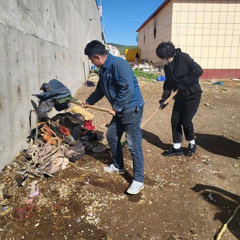 兴华街道绿林社区包联单位进社区开展环境卫生整治活动