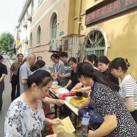 骊山街道西铁社区开展守住钱袋子  护好幸福家宣传活动