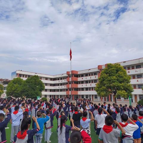 里仁小学举行开学典礼暨新教师入职仪式