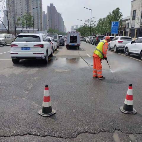 【航天基地城市管理和综合执法局】始终坚持美化城市每一寸道路