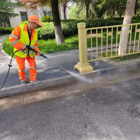【航天基地城市管理和综合执法局】全力做好五一节日道路环境卫生保障工作