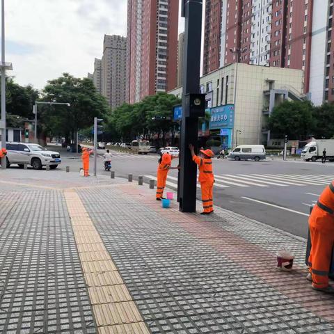【航天基地城市管理和综合执法局】集中开展大擦洗大冲洗工作 营造整洁有序市容