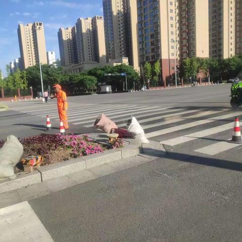【航天基地城市管理和综合执法局】加强道路冲洗工作 抑制道路扬尘