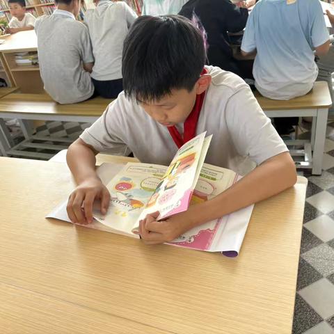 阅读悦美.共沐书香--荣众学校 2025 年春季阅读班汇报