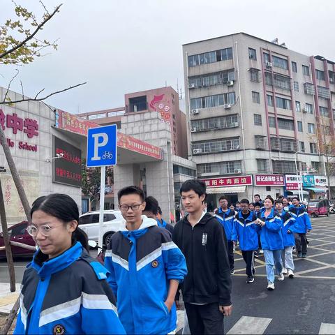 枣阳市实验中学开展“挖红薯·庆丰收”活动