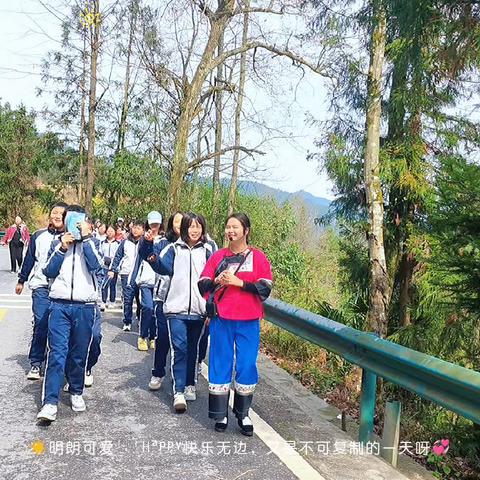 行走的课堂：十八洞村与州博物馆的研学之旅 初14班