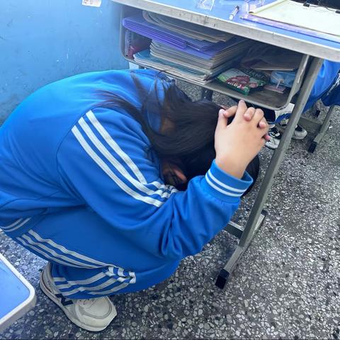 安全驻心间 防患于未然——东屯庄小学开展地震逃生演练