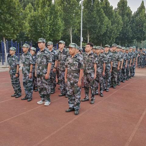 无军训不青春,人生最美是军训---高一八班军训纪实