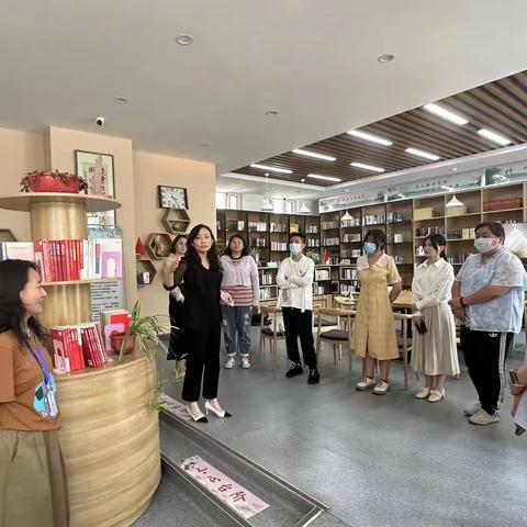 【公共文化服务中心】公共文化服务中心带队参观泉城书房 开展读书活动业务培训