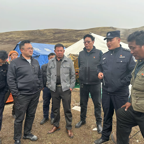 扎多工委主任梁恩富和色须镇党委书记赤勒郎加带队前往“结吉山”实地安排虫草采挖期重点工作