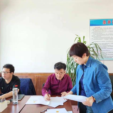 走进企业，指导落实“1+3”集体合同续签工作