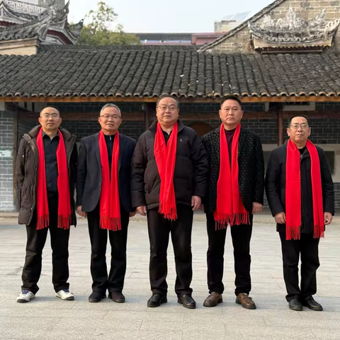 奋楫扬帆乘势上，迎风踏浪凯歌行