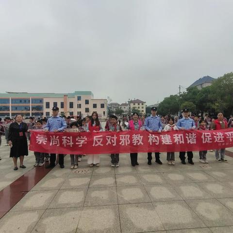 红星镇开展“法治宣传进校园 普法护航助成长”宣传活动