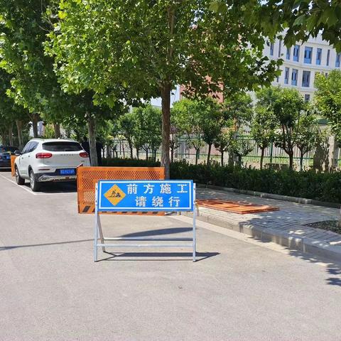 为民解忧办实事 修缮路面暖人心