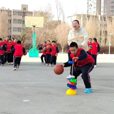 体育课堂展风采     骨干学科传帮带------库尔勒市第八小学第三届“骨干、学科带头人”展示活动