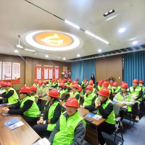 旭航五“星”‖泾渭东路社区免费技能培训叉车开课啦