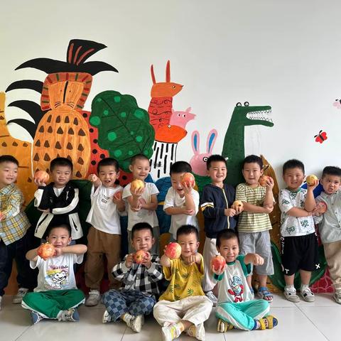 林旭幼育小金豆幼儿园中二班周末大放送—《品尝石榴汁》