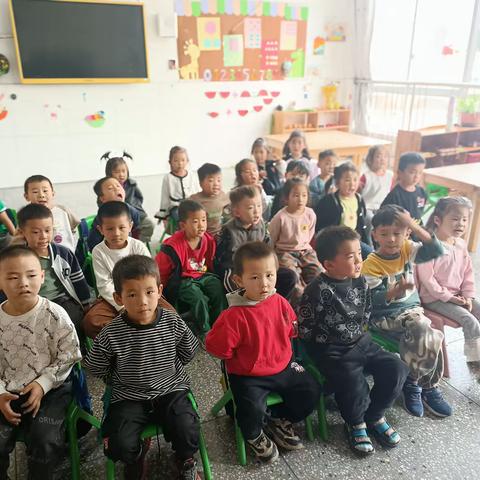 郭湾华龙幼儿园中班的小朋友们周末愉快！