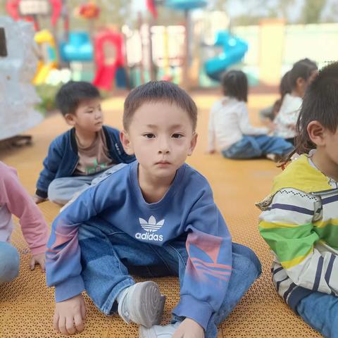 郭湾华龙幼儿园中班的小朋友们周末愉快