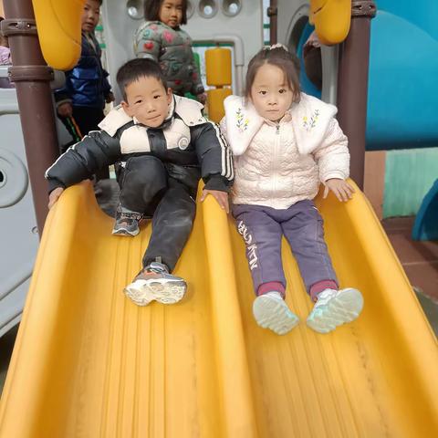 郭湾华龙幼儿园中班的小朋友们周末愉快！