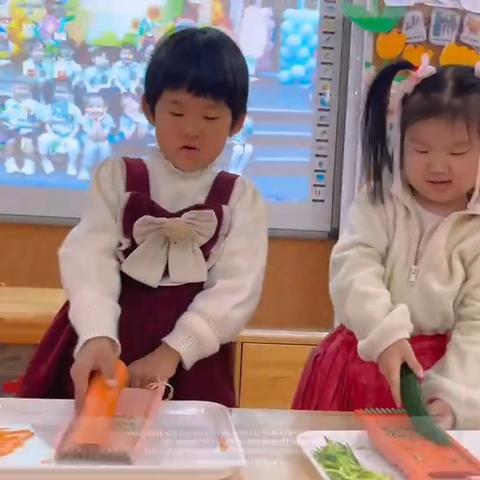 【一树玉兰花，赏尽天下春】庆龄尔雅幼儿园月末总结