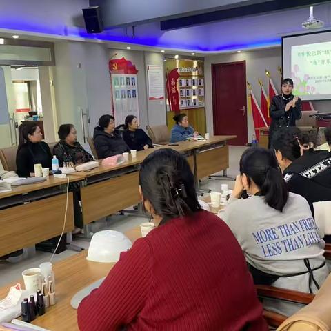 芳华悦己新“妆”扮   “布”亦乐乎趣绘包