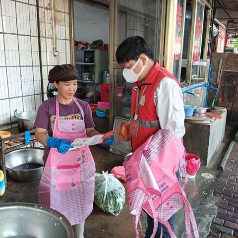 四更镇网格员开展学法守法.共建平安《反有组织犯罪法》宣传活动