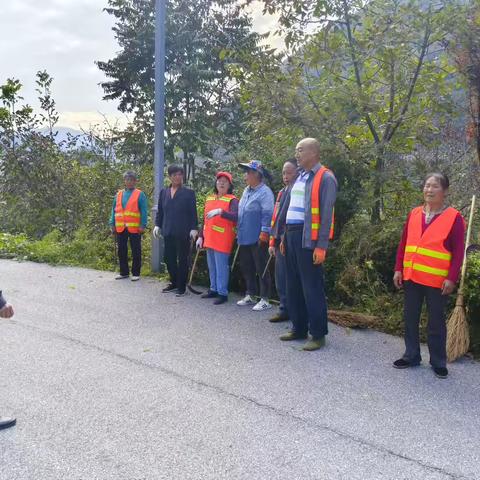 喜迎国庆，笑展新颜——蓝桥镇开展环境卫生整治行动