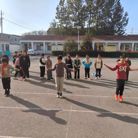 春风得意少年时，逐梦踏歌绿茵场。——铁佛黄集小学秋季运动会