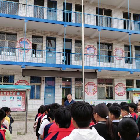 追逐梦想，永不止步---高公庄中心小学期中考试表彰大会