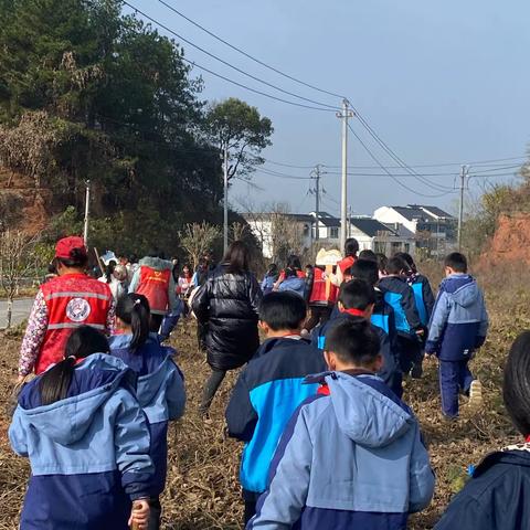 “晖晖冬日暖人心 开垦种植正当时”—秦峰中心小学劳动实践报道