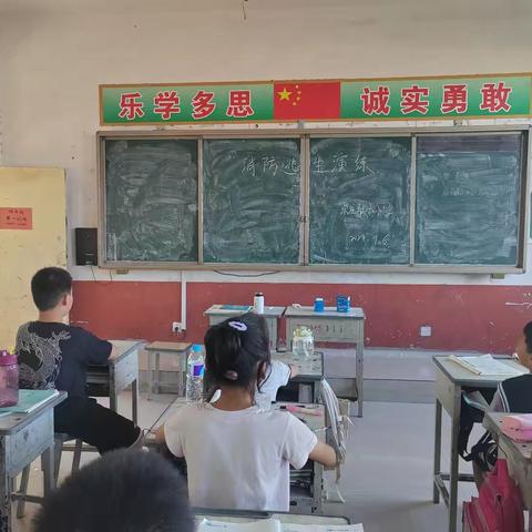 消防安全，铭记心间-柴庄联办小学消防逃生演练